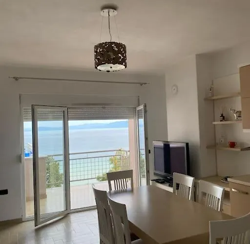 Lake View Apartment